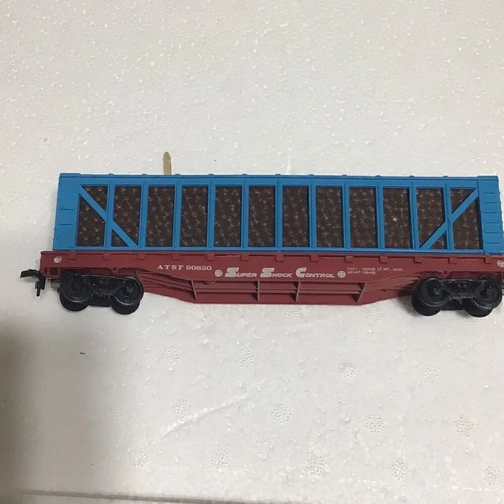 Bachmann HO scale super shock log carrier, no box